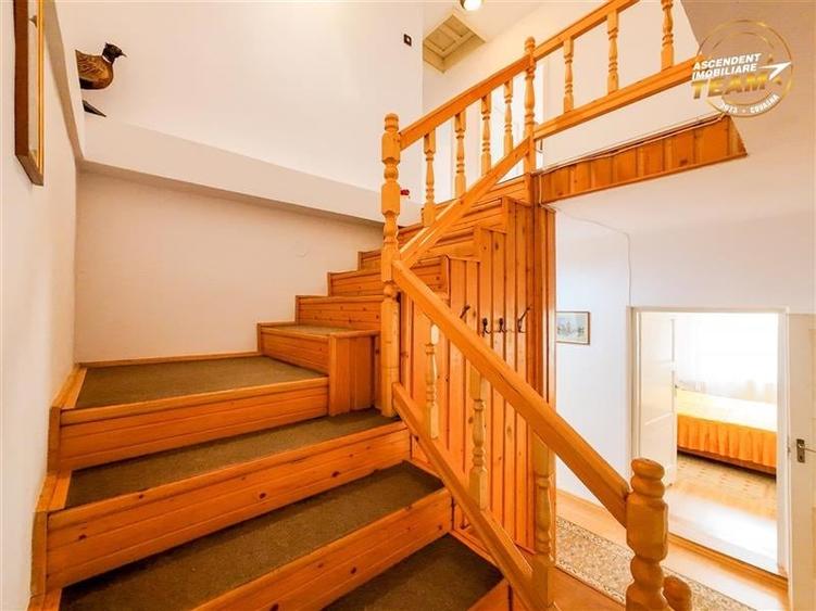 Tur 3D! Resedinta notabila,pe armonios cadru natural,distinse faciliati,Central, - 13