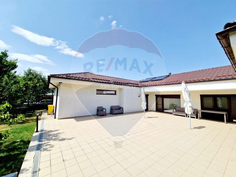 Casa / Vila cu 4 camere de vanzare