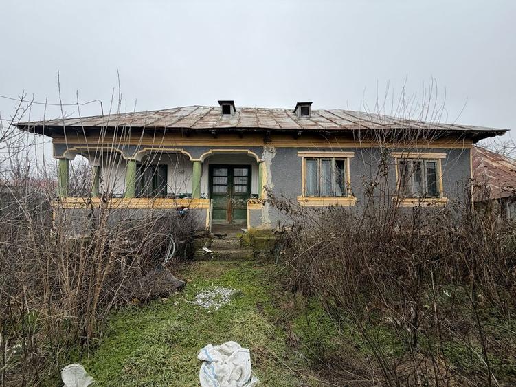 Casa veche cu teren 2200 mp in sat Izvoru de jos jud Arges - 5
