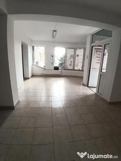 Spațiu comercial, de 90 mp, în Hotvon