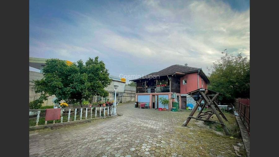 Casa 7 camere, teren 590 mp in Calnic