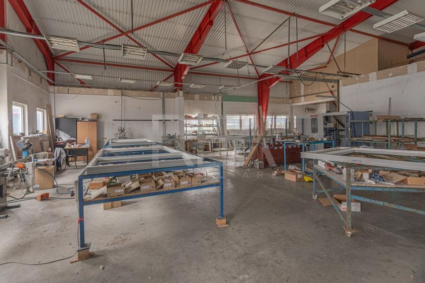 Doua hale / spatiu industrial + birouri 5000 mp / Sector 4 - 7