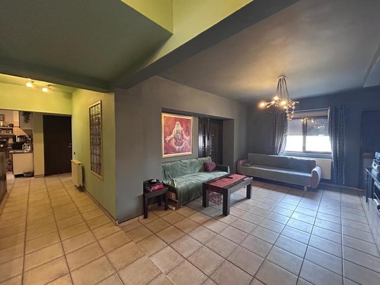 Vând apartament boem, într-un bloc ca un refren - 1