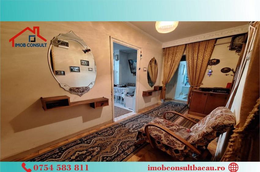 Trei camere! Etaj intermediar! Centrul Bacaului! CE1261 - 2