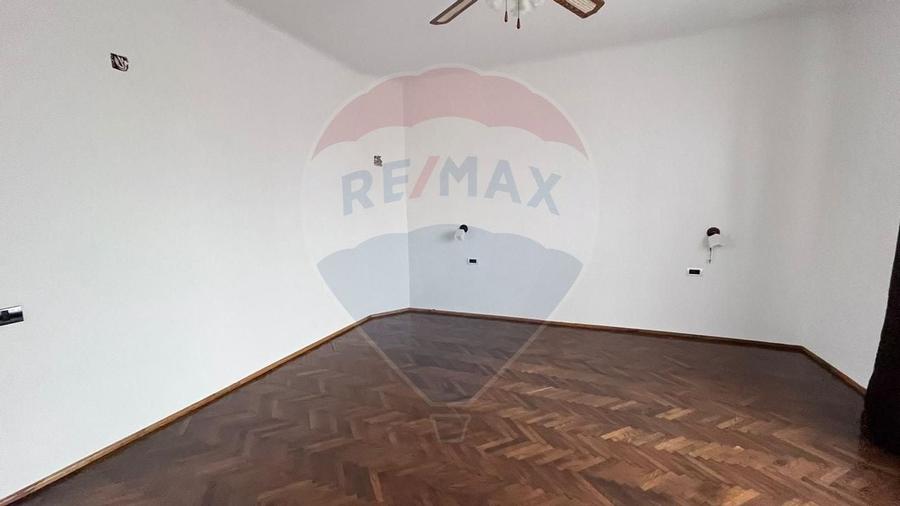 Casă / Vilă cu 3 camere de vânzare strada Juhasz Gyula - 4