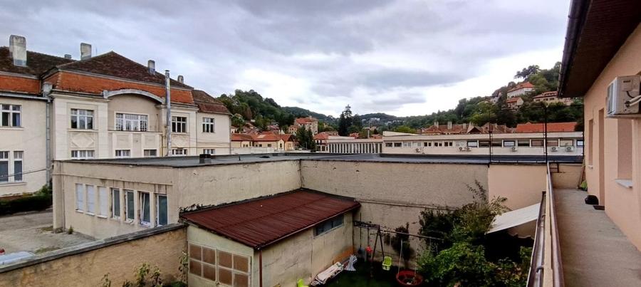 Apartament spatios cu vedere spre Tampa in casa solida - 10