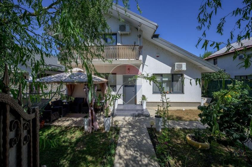 Casă individuală cu 4 camere cu Teren 315 Mp în Est