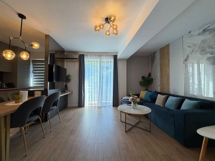 Apartament cu 2 camere semidecomandat, mobilat în Faleza Nord