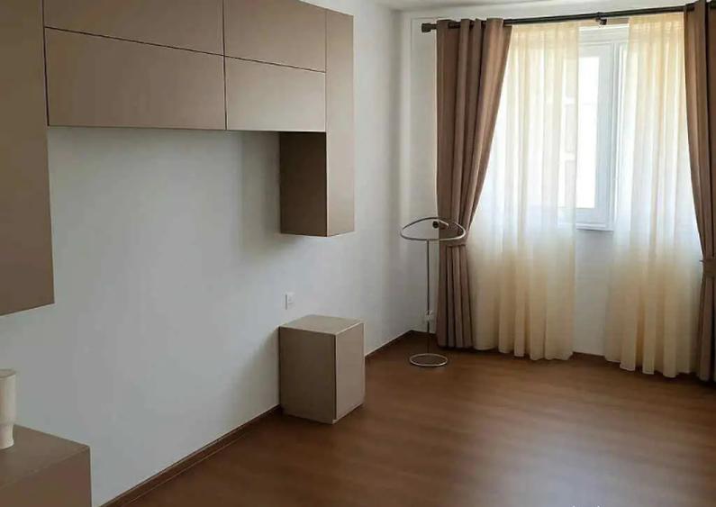 Apartament 3 camere, decomandat - zona Tractorul. - 4