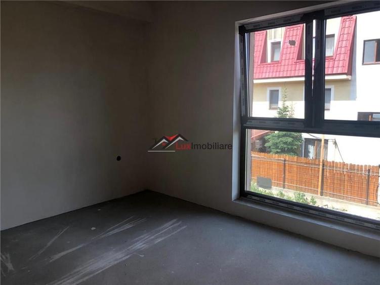 Duplex 4 camere, 120 mp utili,teren liber intre 50 si 150 mp. Zona foarte buna d - 12