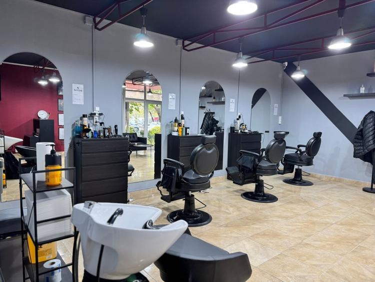 INCHIRIERE Barber Shop  - Spatiu comercial amenajat Mall Plaza, Sector 6 - 4