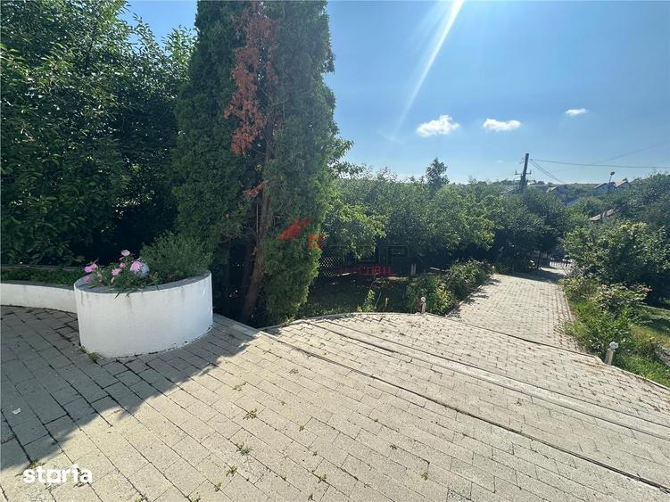 Casă cu 4 camere cu Teren 1000 Mp în Bucium