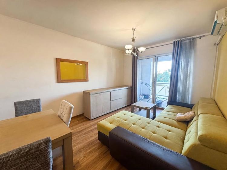 Apartament cu 2 camere semidecomandat, mobilat în Central