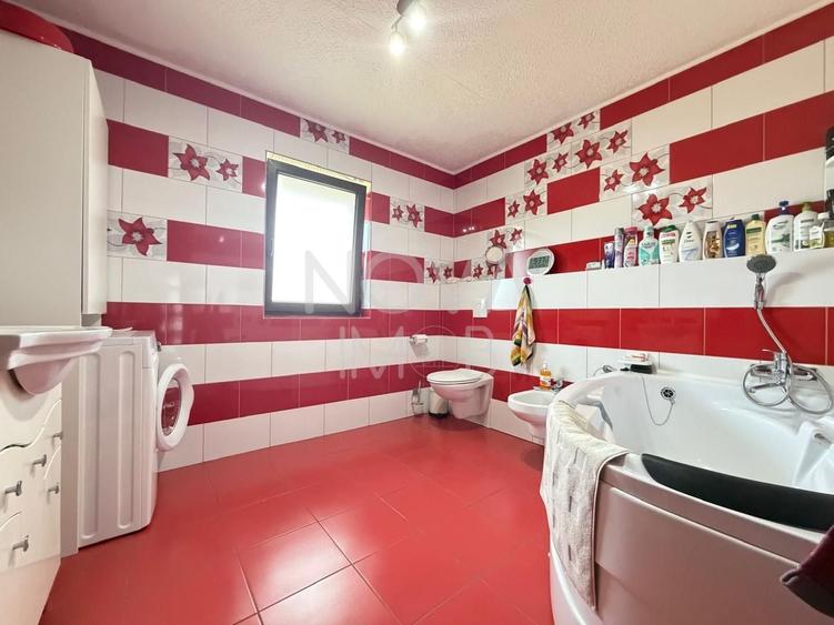 Duplex cu 4 camere cu Canalizare în Periferie