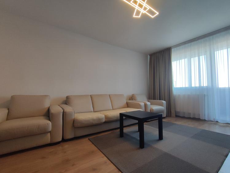 Apartament cu 3 camere decomandat în Boema