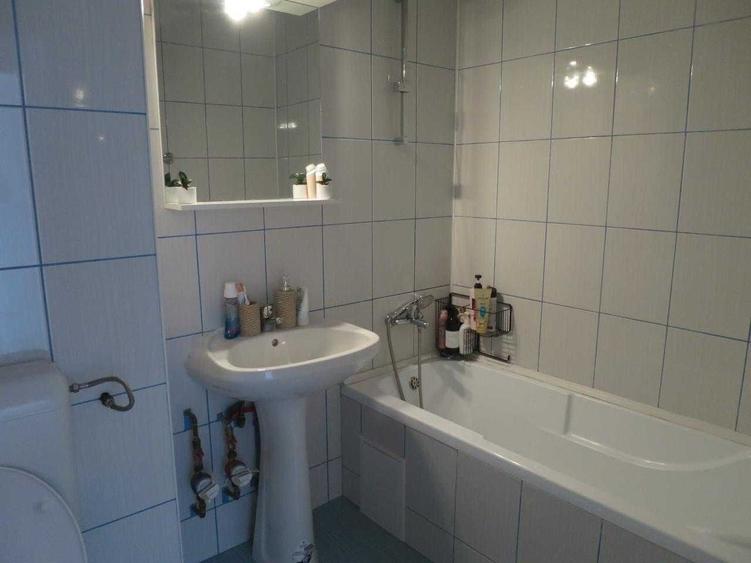 Apartament cu 3 camere semidecomandat, mobilat în Basarab