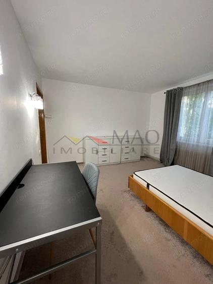 Apartament cu 4 camere decomandat în Cornișa