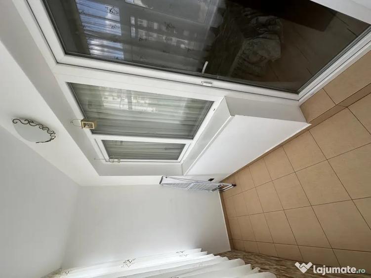 Apartament cu 2 camere semidecomandat în Podu Roș