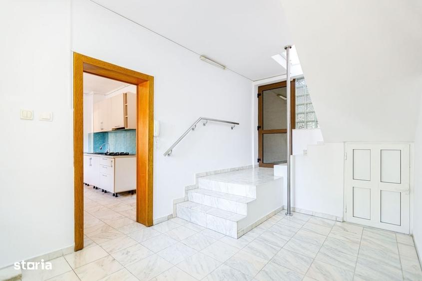 Casă cu 4 camere cu Teren 575 Mp în Lipovei