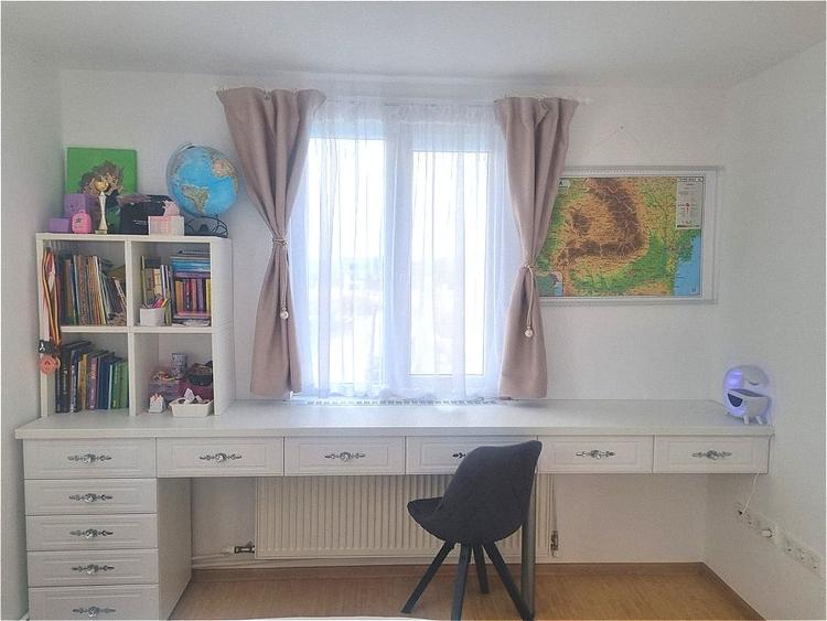 Casă individuală cu 5 camere cu Garaj în Central