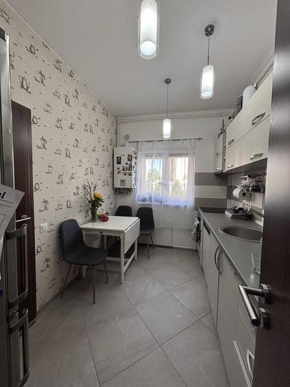 Apartament cu 2 camere decomandat în Exterior Vest