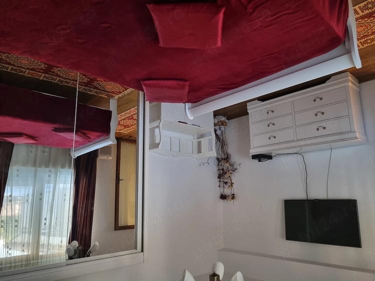 Apartament cu 3 camere semidecomandat în Palazu Mare