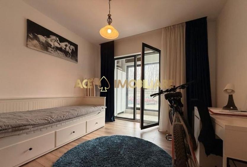 Apartament cu 3 camere decomandat, mobilat în Regie