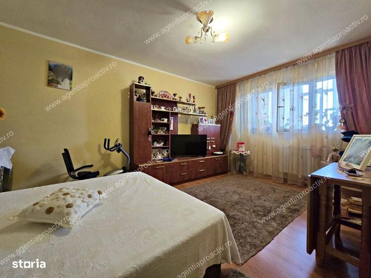 Apartament cu 2 camere decomandat în Micro 18