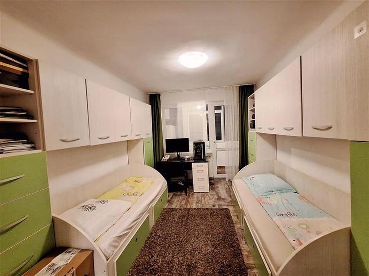Apartament cu 2 camere decomandat, mobilat în Ultracentral