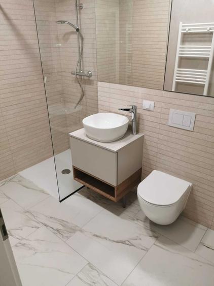 Apartament cu 3 camere decomandat în Tractorul