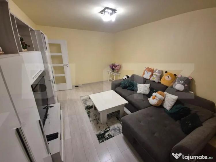 Apartament cu 3 camere decomandat în Noua