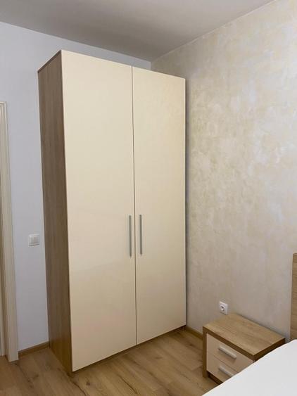 Apartament cu 3 camere semidecomandat, mobilat în 9 Mai