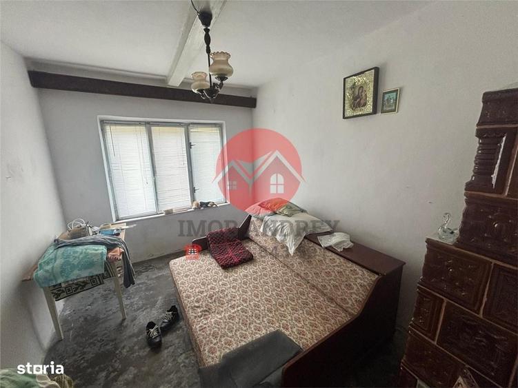 Casă cu 4 camere în Plopul