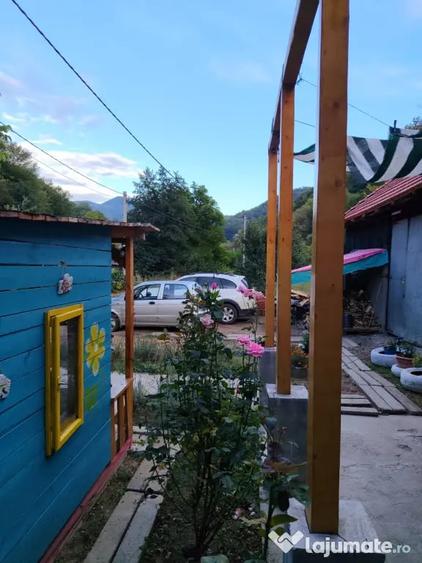Casă cu 3 camere în Căzănești