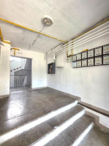 Apartament cu 3 camere decomandat în 1 Decembrie