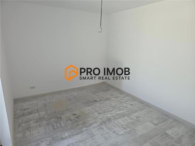 Apartament cu 5 camere decomandat în Câmpineanca