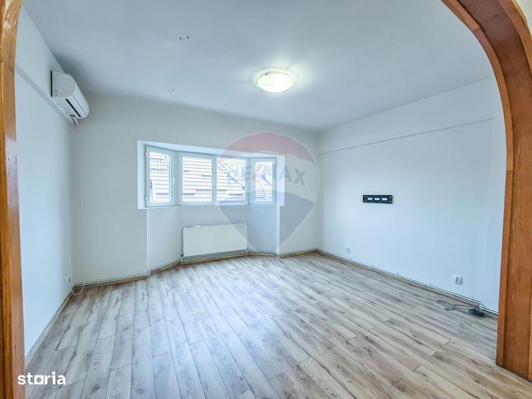 Apartament cu 4 camere semidecomandat în Armeneasca