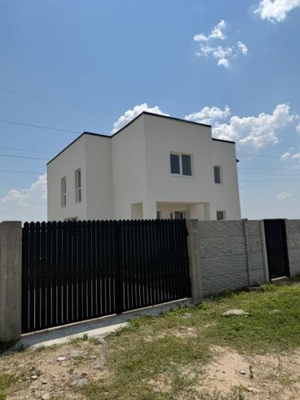 Casă cu 5 camere cu Teren 307 Mp în Malu Mare