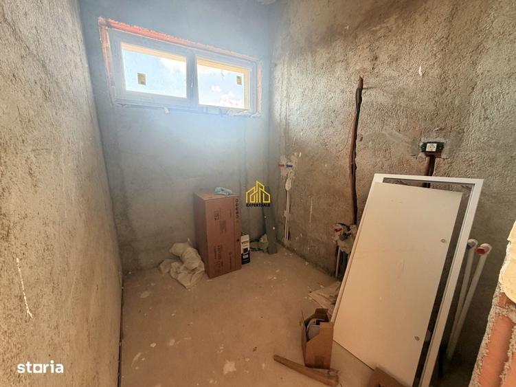 Casă cu 4 camere în Domnești