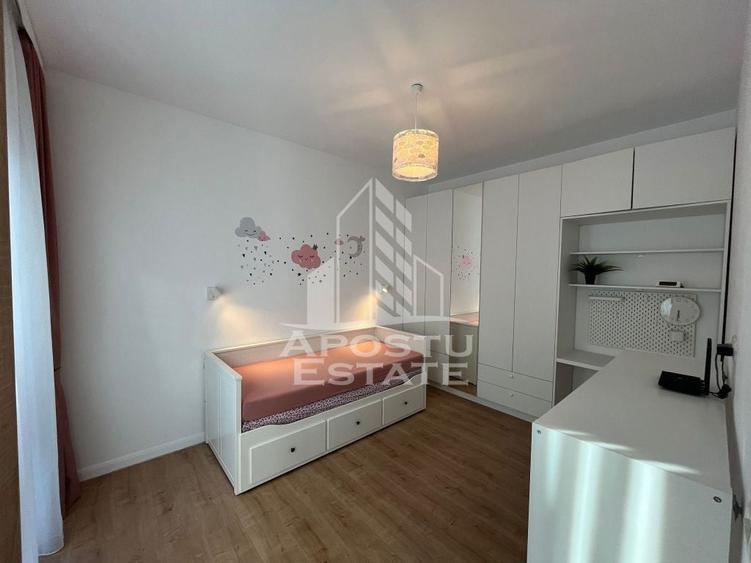 Apartament cu 3 camere semidecomandat, mobilat în Central