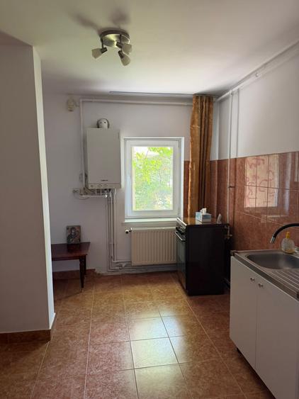 Apartament cu 3 camere decomandat în Județean