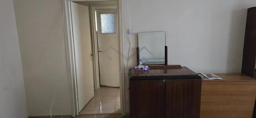 Apartament cu 2 camere semidecomandat în Filiași