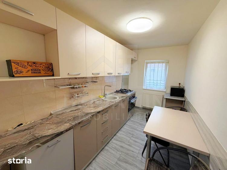 Apartament cu 3 camere decomandat în Florilor