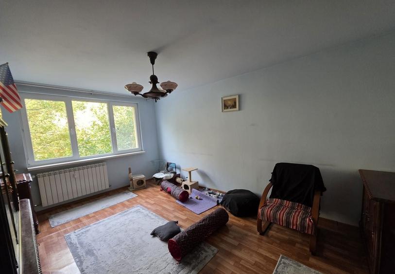 Apartament cu 3 camere în Drumul Taberei
