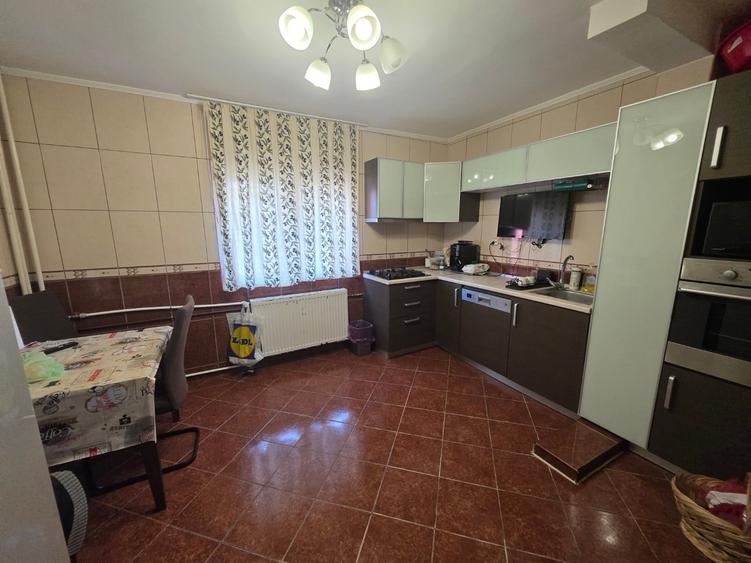 Vitanul nou, chiar pe Foisorului, stradal, bloc reabilitat - 11