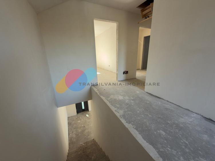 Casă individuală cu 4 camere cu Canalizare în Tureni