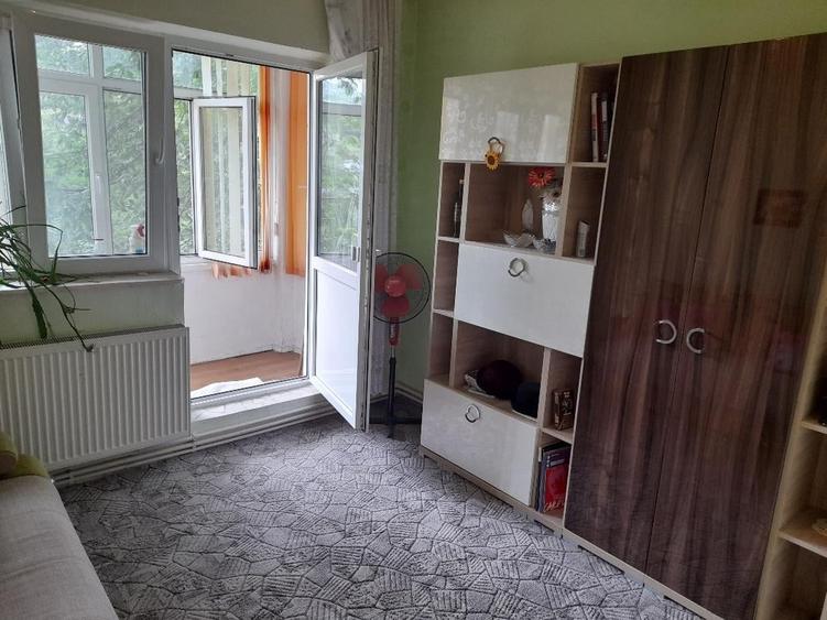 Vand 3 camere decomandat si garaj - 2