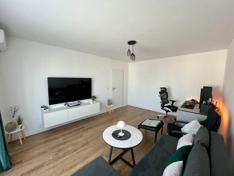 Pozitie Excelenta, Mobilat&Utilat, De Neratat - 2