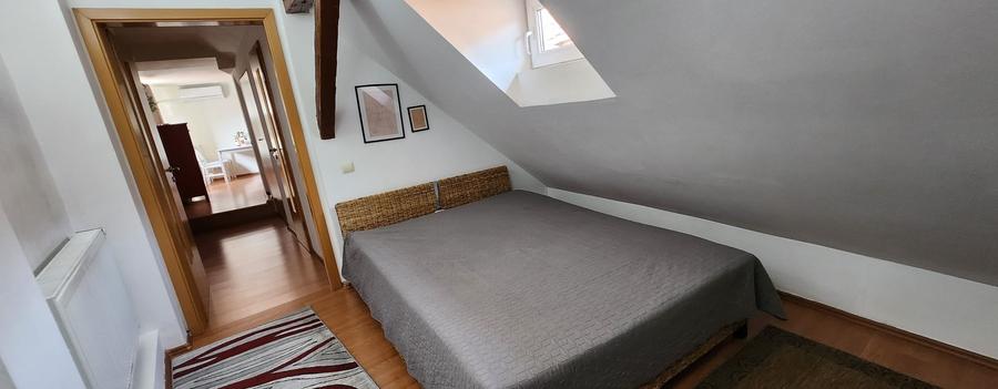 Garsoniera, suprafata 47 mp, mansarda in vila,  mobilata si utilata 15 Noiembrie - 2