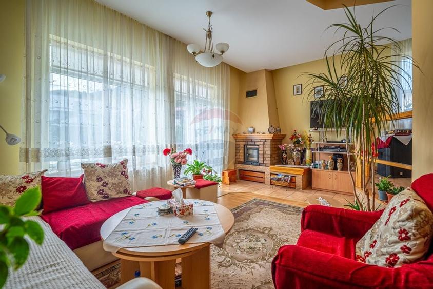 Casa spatioasa in Busteni, cu vedere superba catre Muntii Bucegi - 4